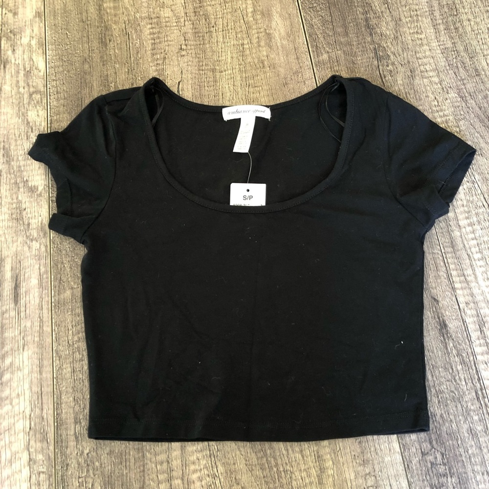 BLACK CROP TEE